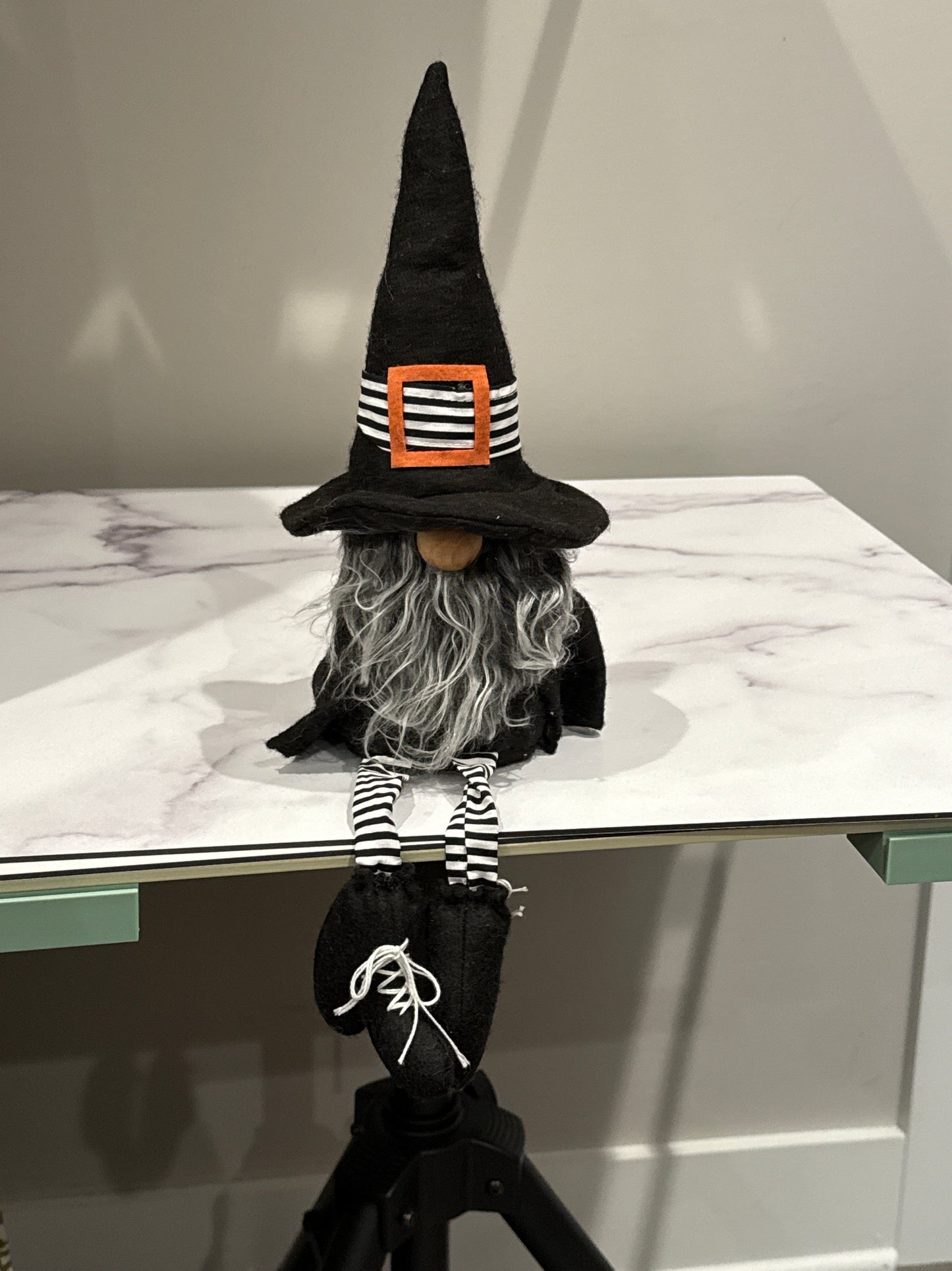 Witchy Gnome with dangle legs medium