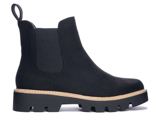 Women's Chinese Laundry Piper Chelsea Boots in BLACK