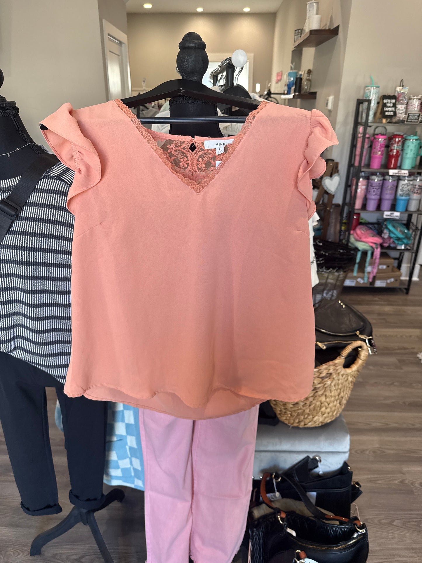 V NECK FLORAL LACE BACK SHORT RUFFLE SLEEVE BLOUSE - DUSTY PEACH