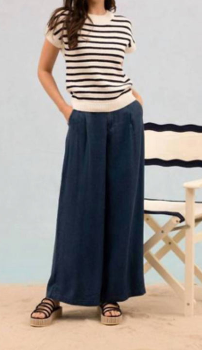 stripe crew neck pullover in black