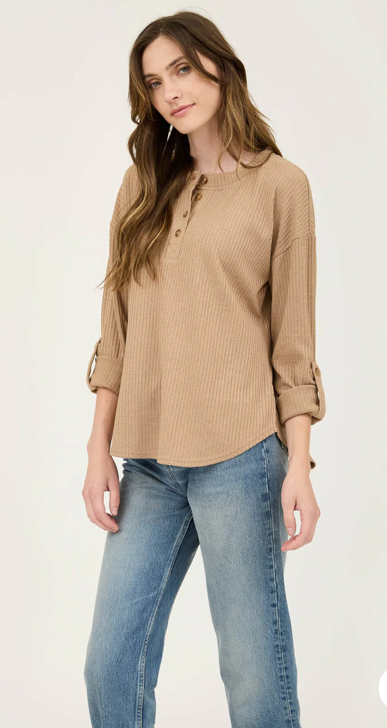 3/4 TAB SLEEVE HENLEY KNIT TOP