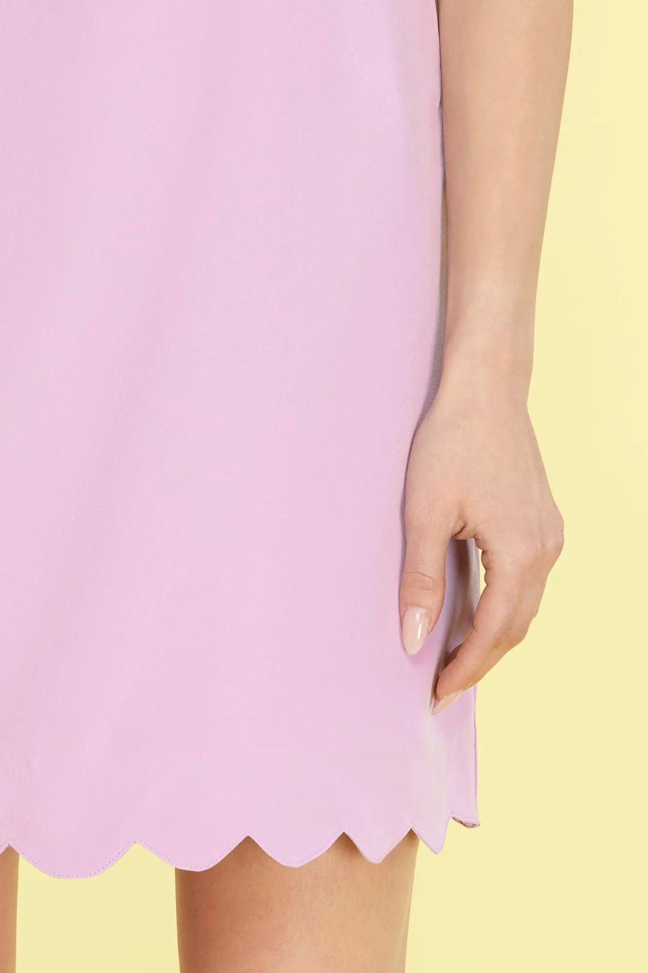 SHORT SLEEVE SCALLOP HEM WOVEN DRESS